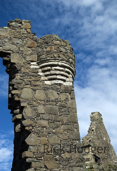 Dunluce Castle, Entryway Parapet